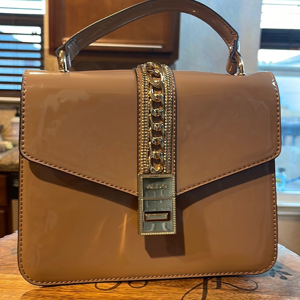Aldo top handle nude and gold hand bag like new.